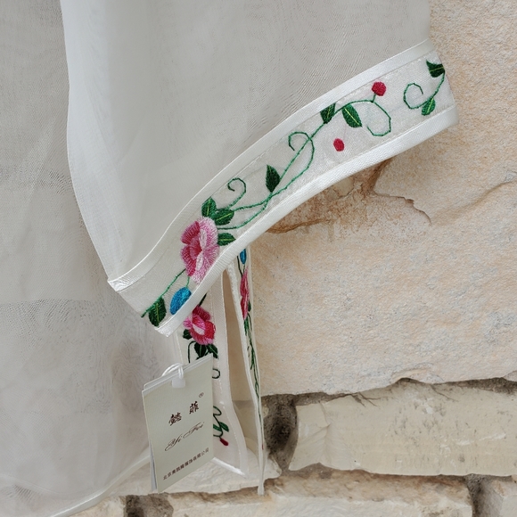 Asian White Sheer Floral Embroidered Trim Chinese Cover Up Top NWT Size M - Picture 3 of 7